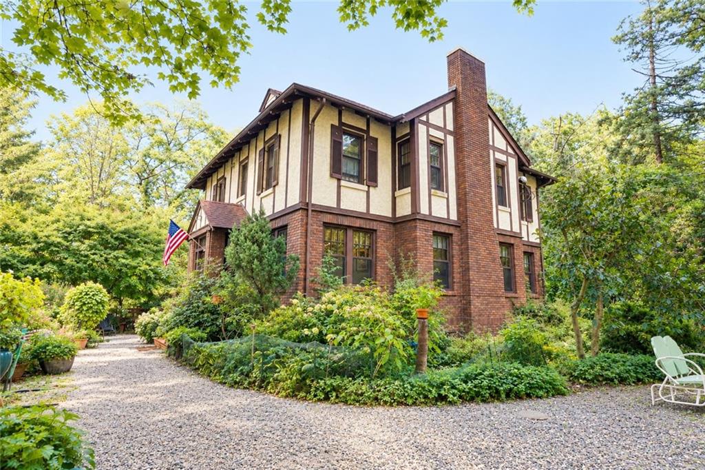 231 Douglas Emerson Hill 10304 New York photo