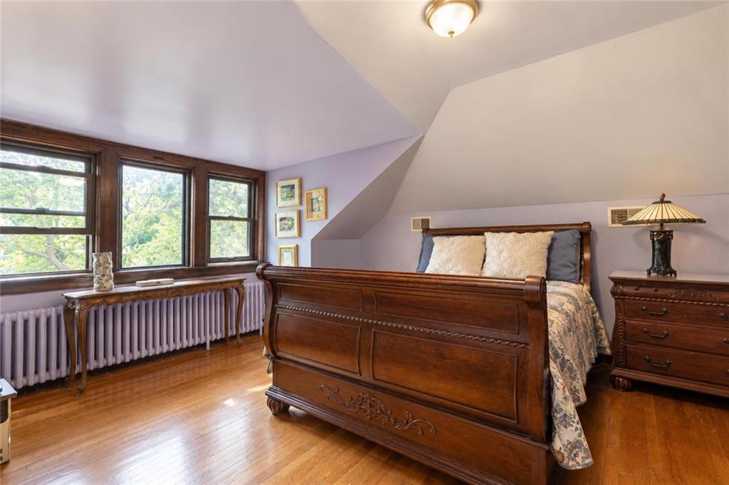 231 Douglas Emerson Hill 10304 New York photo