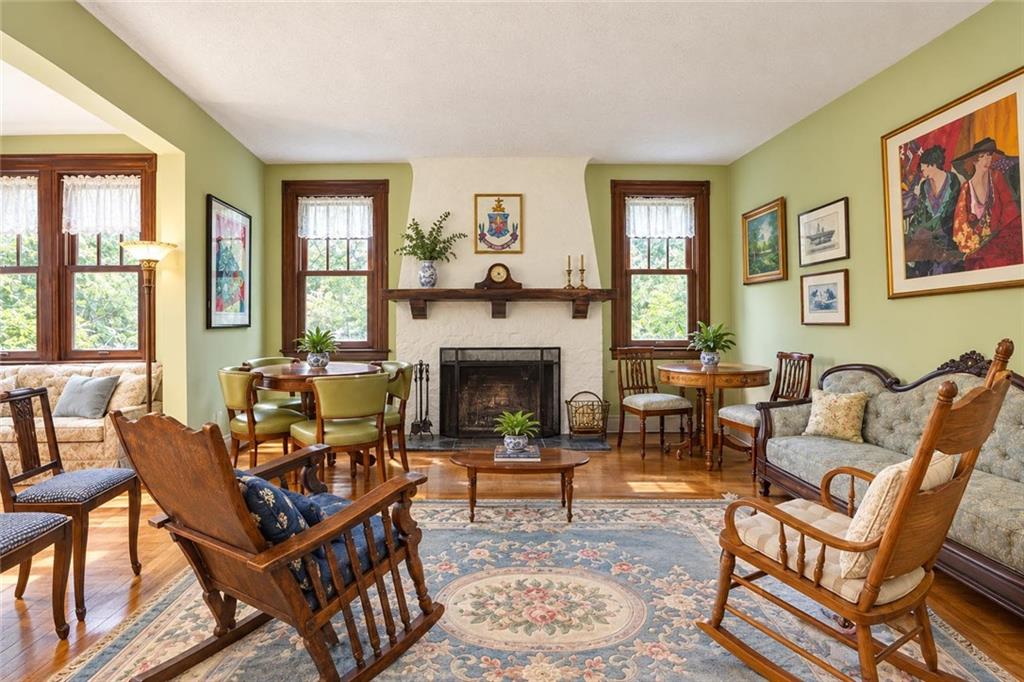 231 Douglas Emerson Hill 10304 New York photo