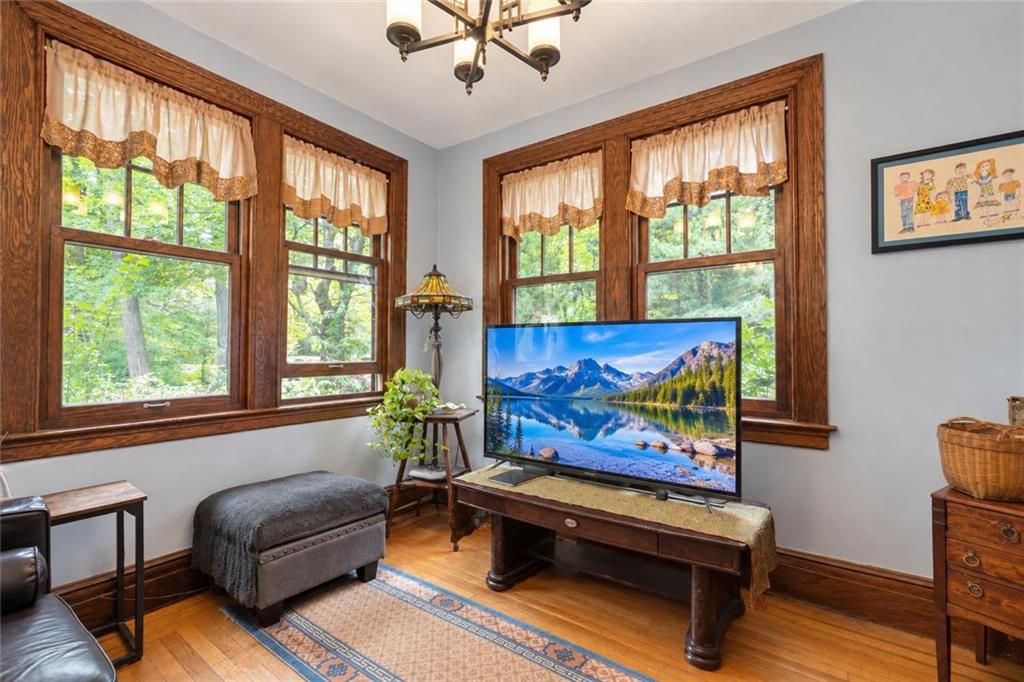 231 Douglas Emerson Hill 10304 New York photo