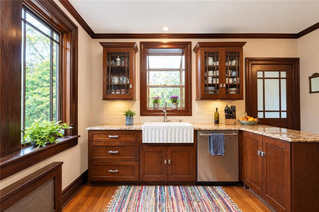 231 Douglas Emerson Hill 10304 New York photo
