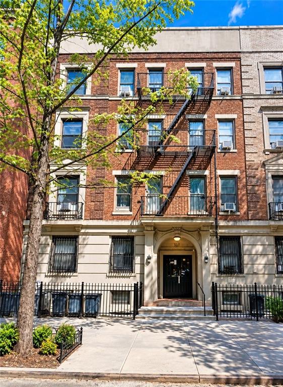 https://benbayrealty.s3.amazonaws.com/brooklynmls/505697/265OceanAvejpg