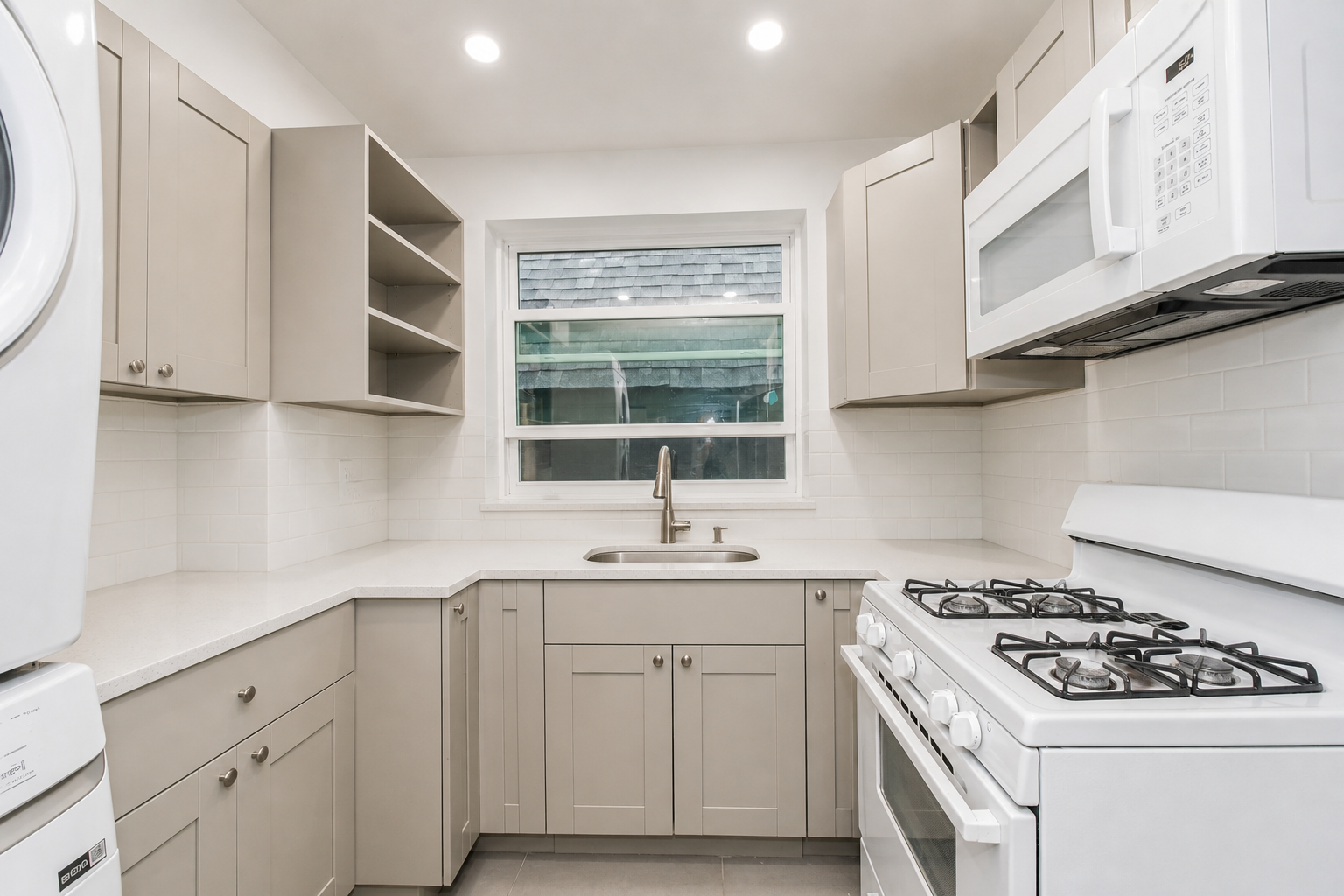 https://benbayrealty.s3.amazonaws.com/local/cms/rental-media/image00007-1.jpeg